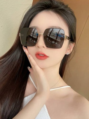 Dior-迪奥 2025开春新款 潮流爆款 时尚方框偏光太阳镜 高品质 佩戴舒适 网红潮款墨镜 型号：D1825