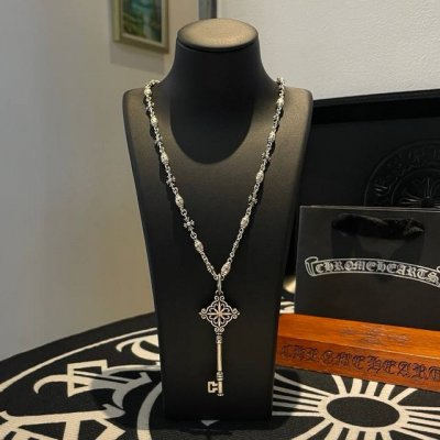 新款 专柜品质 Chrome Hearts克罗心 经典复古多元素项链 个性钥匙吊坠 凹凸造型不同的花纹设计风格 呈现出与众不同 十字架 童军花是克罗心的志 所以