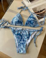 dior迪奥 新款比基尼泳衣适合多种场景的游泳衣♀海边 游泳池 温泉 水上乐园 漂流都可以内搭外穿也完全可以 面料：透气舒适。速干弹性的游泳衣更加帖肤易清洗 S