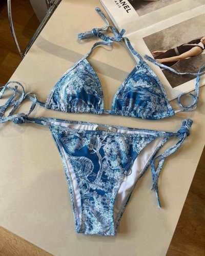 dior迪奥 新款比基尼泳衣适合多种场景的游泳衣♀海边 游泳池 温泉 水上乐园 漂流都可以内搭外穿也完全可以 面料：透气舒适。速干弹性的游泳衣更加帖肤易清洗 S