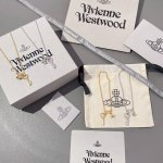 高品质 细节如图 项链 手链 Vivienne Westwood 宝宝，什么是快乐星球，来，这就是快乐星球！超爱的钥匙土星双吊坠项链，手链！金银两个颜色！项重磅