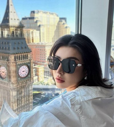 Chanel2025官方早春新款，众多明星同款香奈儿新款珍珠大框偏光墨镜 ，宝丽来超清偏光太阳镜型号：Ch1910