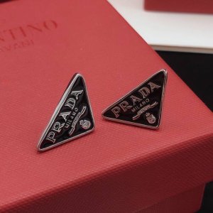 编号ped0004 prad*最新款三角形黑色滴油耳钉 一致Zp黄铜材质