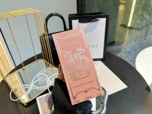 专柜品质 Gucci炼金术花园仙女颂 这款香水的灵感 仙女颂是一首热带森林的歌,充满阳光来自于鸡蛋花的花朵
