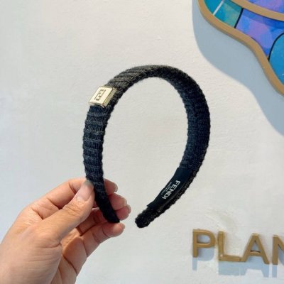 配包装 Fendi 芬迪 火爆秋冬款针织毛线发箍，复古头箍，简约百搭，潮女必备品，超级的高大上！