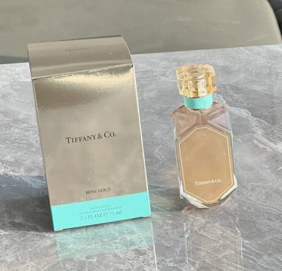 专柜品质 绝美梦幻香水Tiffany&Co. Rose Gold蒂芙尼 玫瑰金女士香水不得不说蒂芙尼这次出的新品-玫瑰金女士香水 这个包装太梦幻 浪漫了 Tif
