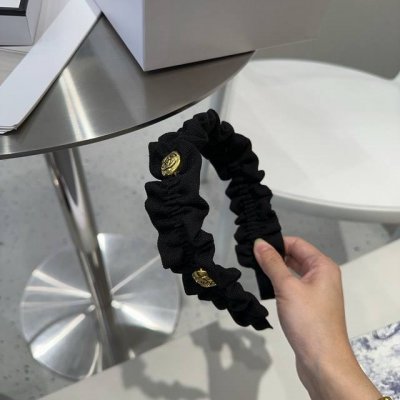 配包装盒 Chanel 香奈儿 最新款小香发箍，超级好看！名媛范儿十足，小仙女必备