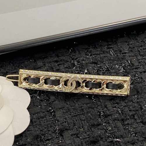 香奈儿发夹热销款火爆上新 Chanel22C金属羊皮革水钻发夹 皮穿链设计，中间满钻双C Lpgo装饰，水钻闪闪耀眼 低调不浮夸，气质美女子必备