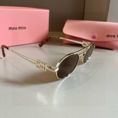 miumiu缪缪超A超精致的一款金属小框墨镜带上她你就是街上最 的仔 女孩