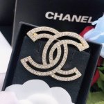 编号Xxz0009 终于到货了香奈儿Chanel高端双C胸针镂空业内唯一与原版一摸一样的原单货！每一个细节媲美专柜正品， 业内仅此一家全世界专柜自购正品打版，这