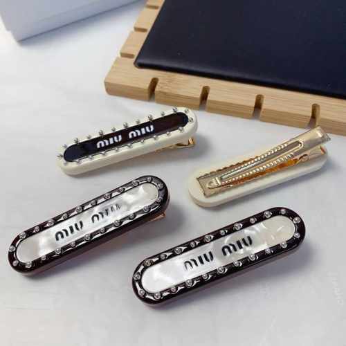 Miumiu缪缪 Miumiu发夹 亚克力围钻Logo边夹刘海夹压夹日常精致小单品 气质百搭小仙女必入单品 宝藏款 闭眼入推荐款 一对
