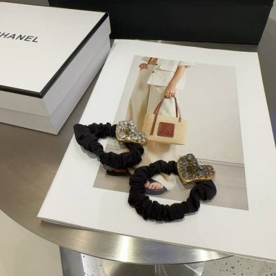 配包装盒 Chanel 香奈儿 最新小香钻石发圈，简单实用，时尚潮流！非常好看，小仙女必备