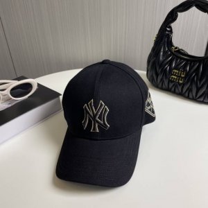 韩国正品Mlb棒球帽Ny最新最火的帽子就在这最新款棒球帽刺绣男女情侣款鸭舌帽最新款 ，正品，正品，绝对的正品牛货！经典La小字母 爆炸款全线出货 非常百搭。正品
