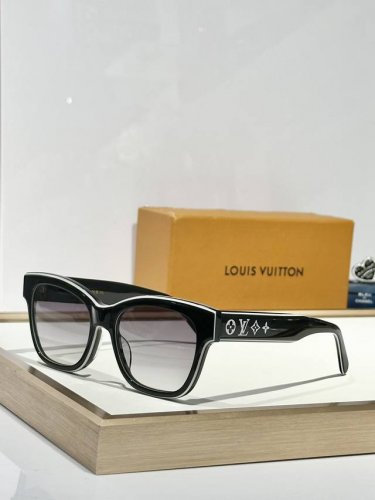 Louis Vuitto* Model：Z2645U Size:56口18-150