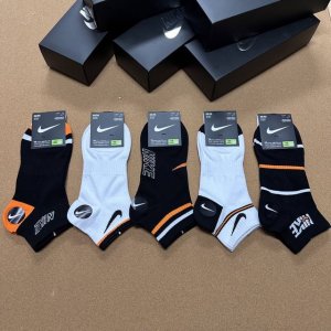 特 Nike 耐克永远的经典永远的精梳棉材质 透气吸汗柔软舒适 上脚非常Nice商务风潮 送领导送长辈首选 一盒五双