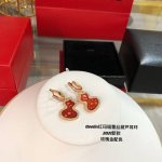 p价 全新Wulu Lace红玛瑙耳环 wulu Lace红玛瑙珠宝 以玫瑰金与钻石勾勒轮廓 镂空红玛瑙的设计繁复瑰丽 由耳畔至颈间 为你点亮好运光环 - 整个