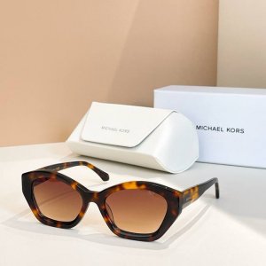 p180 Michael Korsmodel：Mk 2209U Size：52口10-140