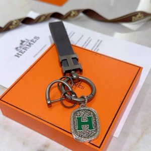 新款Hermes爱马仕钥匙扣钥匙扣加厚版 铂金版 高级精工版 众多网红同款 爱马仕挂饰钥匙扣太考验师傅的手艺了 要确保每个细节都到位不简单 高端定制 男女同款