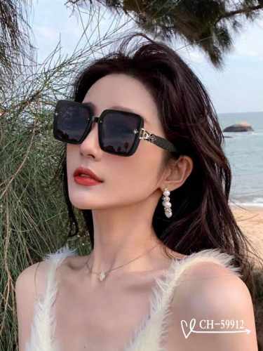 法国香奈儿-Chanel . 宝丽来树脂高清镜片 . Tr镜架-轻便佩戴舒适 . Size：63-17-140 . 新款小香太阳镜减轻强光负担，遮挡有害光线防辐