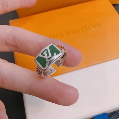 高品质路易威登Lv戒指原单货专柜新款开模复古潮流时尚必备 男女均可佩戴 情侣款同款 摇滚朋克泰银风格 复古元素 潮流百搭 官网同款项链最新款档次更高明星经典款系