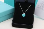 新品推荐 Tiffany&Co.蓝胖子珐琅爱心糖豆 锁骨项链 可以永远相信的蒂芙尼蓝白色调，不挑肤色 ，春夏穿搭绝了~吊坠像不像童年吃的小糖豆，实心吊坠非常有质