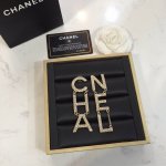 小香 Chanel香奈儿 字母 戴钻耳钉 代购级别出货啦 时尚清爽 耳环 精致的耳环 让你的每一次亮相都是焦点～潮流时尚．．．大号