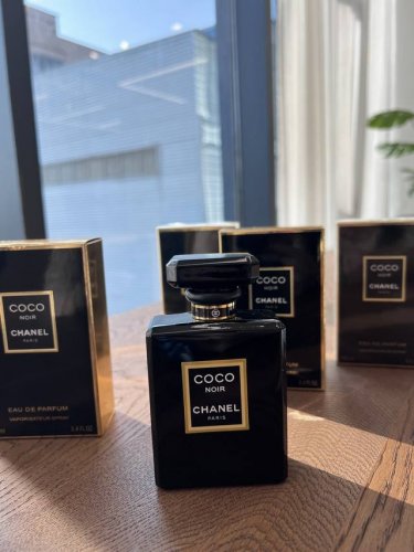 专柜品质 可可小姐黑色 Coconoir 是品牌推出经典的可可小姐香水之后，又新推出的Coconoir女士香水，重新定义了女性神秘性感的特质，打造黑夜的极致魅力