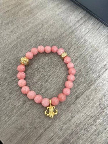 p 克罗心 粉贝手串童军花手串 韩笑同款[机智] 非常好搭配 休闲风搭配都很赞 现货