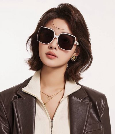 dior-迪奥 2025开春新款 潮流爆款 时尚方框偏光太阳镜 高品质 佩戴舒适 网红潮款墨镜 女士高清偏光太阳镜 高品质Tr镜框 型号：Cd3311