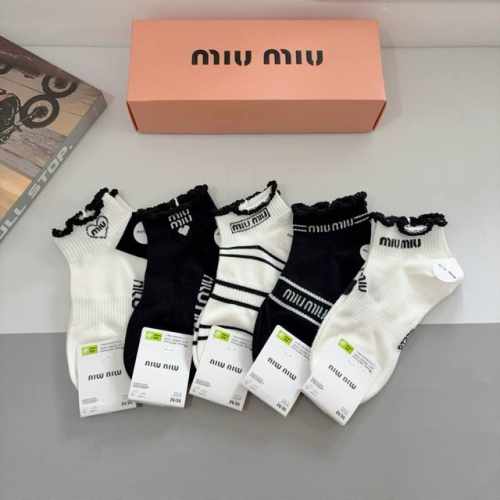 配包装 一盒5双 Miumiu 缪缪 新款网红袜子短筒船袜纯棉材质，轻薄柔软透气，四季通用，欧美大牌街头必备