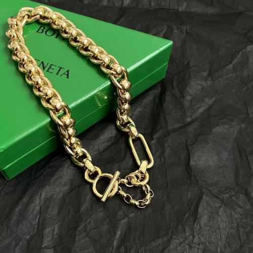 Bottega Veneta Bv项链 金属感十足 特别特别赞，整体细节非常令人惊喜，设计感十足，必须为世家的设计点个大大的赞，不仅带出个人自信及品味，款式典雅