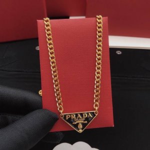 p70编号Pxl0008 【Prad*最新款三角形滴油黑色项链】一致Zp黄铜材质