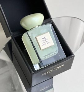 专柜品质 阿玛尼玉龙茶香幻沙限量版 王嘉尔同款香 玉龙幻沙 是以东方茗茶为题 绿茶与柑橘 橙花作为风来前的奏动 独具东方韵味 Armani prive 香水系列