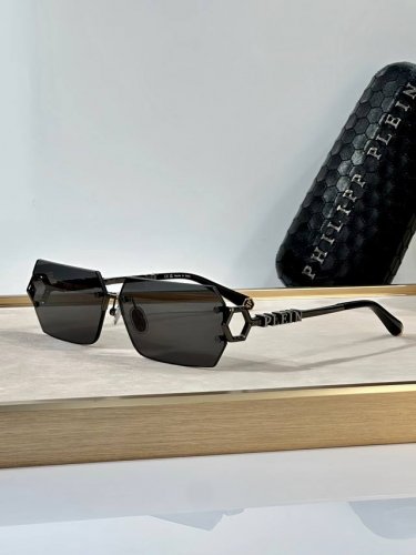 new Original Goods Philipp Plein 非普通货可相比 无框多边形框架，厚实的金属铸件 采用特殊的标识六角螺丝 是的整体结构坚固且独居