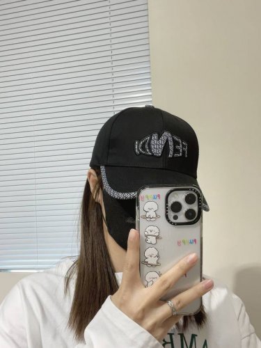 上新 fendi芬迪 新品棒球帽 代购版本 时尚潮流 高端做工 非一般的品质 细节看实拍哦