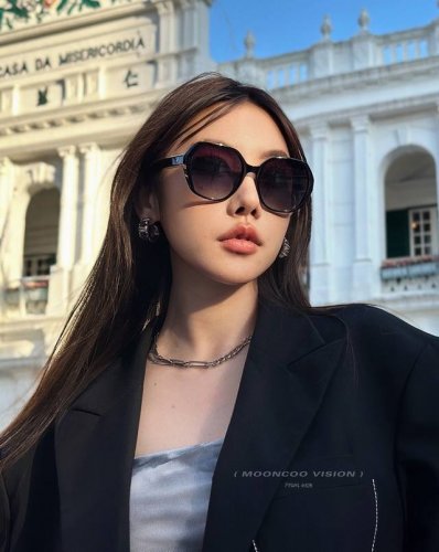 Chanel 香奈儿 2025新款潮流爆款 时尚方框太阳镜 佩戴舒适 网红潮款墨镜 女士高清加厚偏光太阳镜 高品质Tr镜框 型号Ch8906