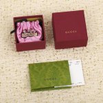我们出品 Zp6760，量大咨询客Fu Guc Iab彩钻耳钉 我们一致致Zp，黄铜材质，钻也是一致施华洛钻，这款钻比较特殊，是施华洛总Ab彩钻，每个字母的棱棱