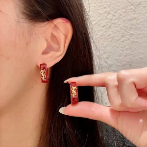 新款 Ysl圣罗兰耳钉 美丽永远敌不过经典 黄金时期的香奈就是最经典 也是最有味道的 女人独立优雅魅力知性复古奢华不繁复 Ysl经典百搭 简约不简单 925银针