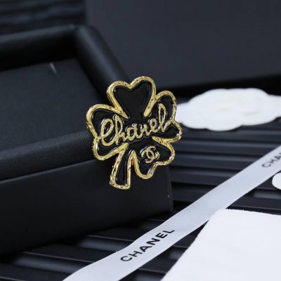 Chanel 宫廷风四叶草珐琅胸针 属于你的幸运四叶草