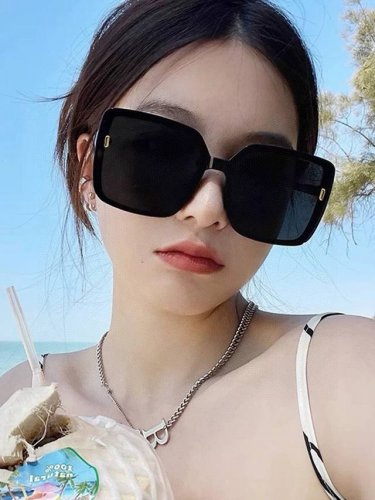 p90 【Dior】2025新款潮流爆款 时尚方框太阳镜 佩戴舒适 网红潮款墨镜 女士高清加厚偏光太阳镜 高品质Tr镜框 型号Cd9750