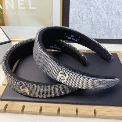 Chanel小香 Chanel发箍 高版本满钻钛钢Logo轻奢风发箍气质百搭小仙女必入单品名媛风十足～宝藏款 闭眼入推荐款 单个