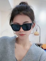 Tr偏光系列 普拉达 大框太阳镜墨镜经典的方框设计，不挑脸型，无论搭配大衣还是连衣裙都非常显气质偏光镜片预防紫外线 型号：型号： p120130