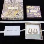 dior 迪奥 满钻Jadior字母耳钉 专柜新款上市 美得不要不要的 唯美 浪漫 人手必备款 火爆小红书 精选Zp一致材质 超 Nice
