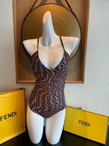 Fendi 芬迪连体泳衣 适合多种场景的游泳衣 海边 游泳池 温泉 水上乐园 漂流都可以内搭也完全可以 连体设计遮肉显高挑 腹部有点肉肉也不影响咱美美的 背面设