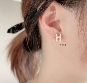 v金材质 升级Cnc进口滴油 白色 对版 爱马仕大号H琳琅耳钉 最新诠释H珐琅，超级工艺水平，每一款H珐琅彩面精细打磨，不过敏市面高端货