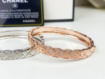 小香 Chanel 菱格手镯高端定制亚金镶嵌顶级高碳钻 一面带钻 一面 菱格官网同款，实拍高端珠宝Coco Crush！全明星阵容：Chanel Coco Cr
