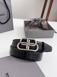 巴黎世家 顶级货品 宽度3.5Cm 头层鳄鱼纹小牛皮搭配进口底皮 精细做工 高品质好货 特别推荐银色扣 上身效果绝佳 扣头 纯铜扣 古铜 古银