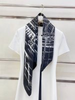 18姆米 双面同色 新款小香 殿堂大厅 美翻了[流泪]御用殿堂级极品经典元素图案设计风格美丽至极 真的 上身极为衬肤色 百搭 好看不好看自己看吧 尺寸90X90
