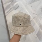 Chanel 渔夫帽最火的走秀款 小香秋冬编织渔夫帽 编织花呢 百搭时尚 太喜欢这个帽型了～