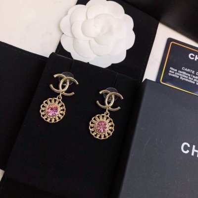 Chanel 香奈儿 耳钉 新款原版一摸一样的原单货 每一个细节媲美专柜正品 名媛范十足 非常百搭 参加批Arty或者年会 绝对亮眼
